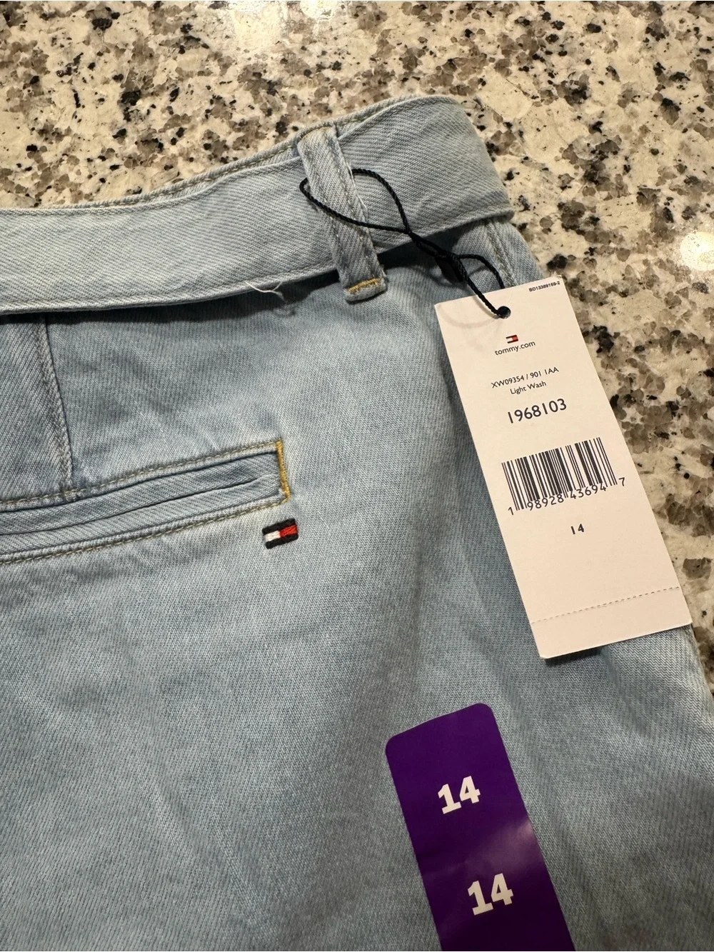 Tommy Hilfiger Light Wash Denim Shorts with Belt – Size 14